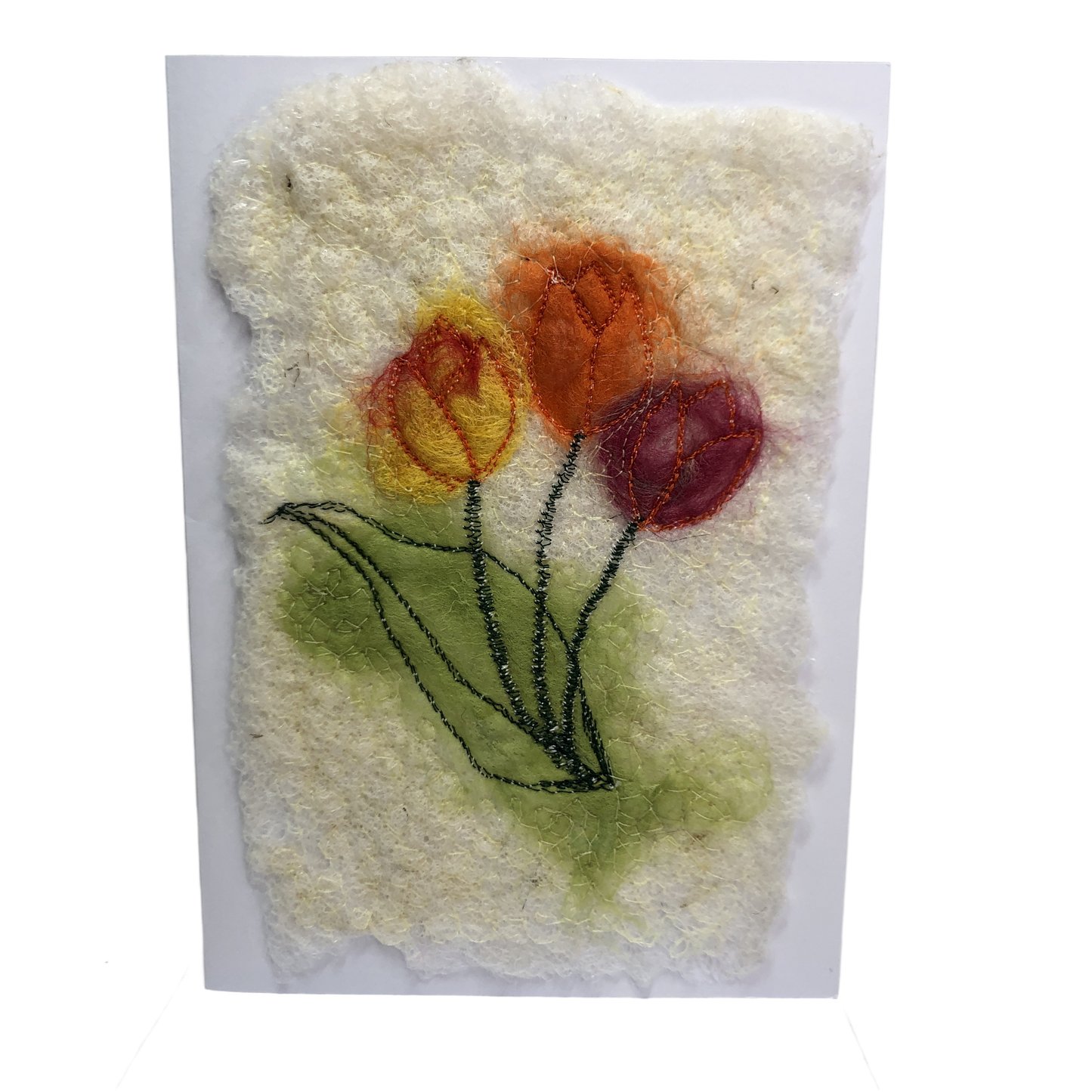 Carte de vœux avec trois tulipes brodée sur la laine