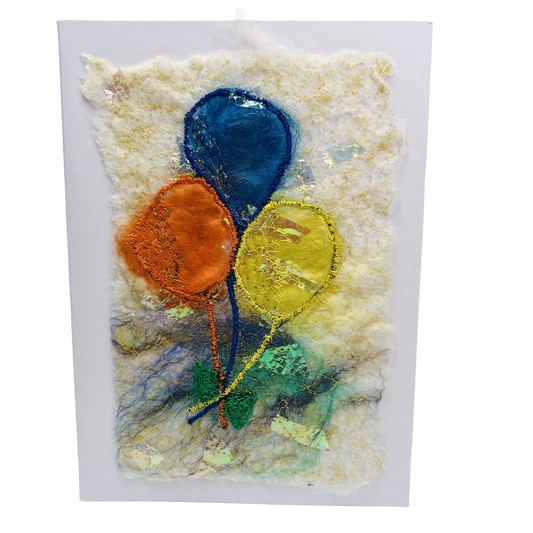 Carte de vœux avec jolis ballons oranges, bleus et jaunes brodée sur la laine