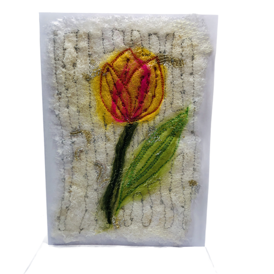 Carte de vœux avec une tulipe jaune-orange brodée sur la laine