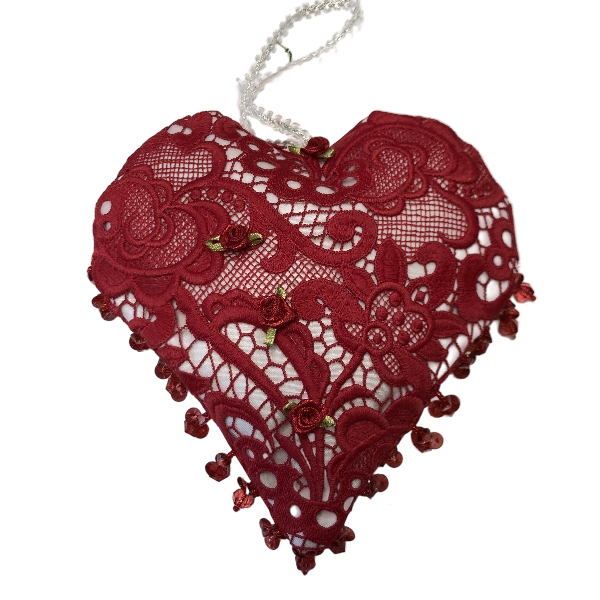 Cœur en dentelle rouge avec petites roses