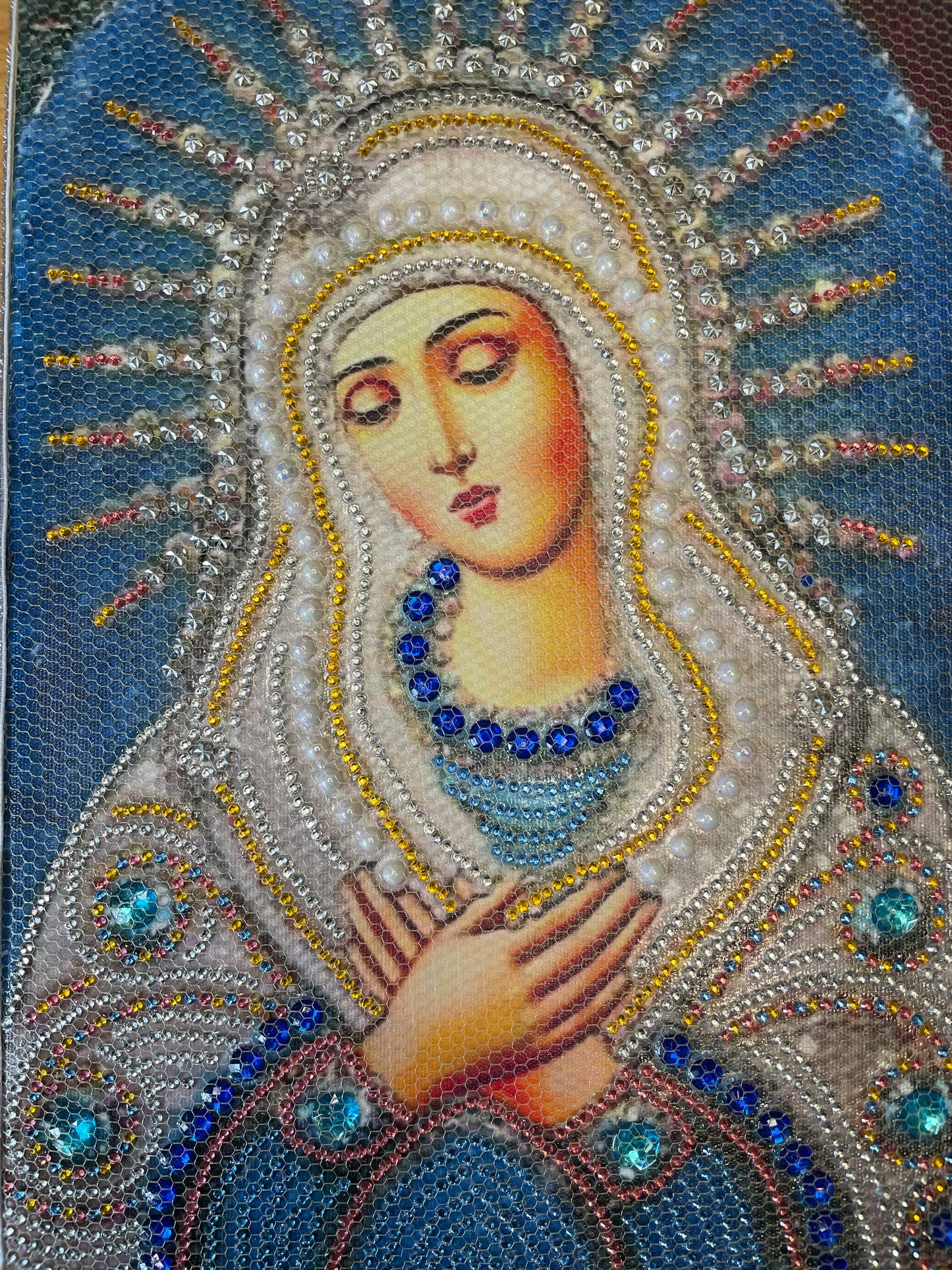 Cadre de la Vierge perlée bleu