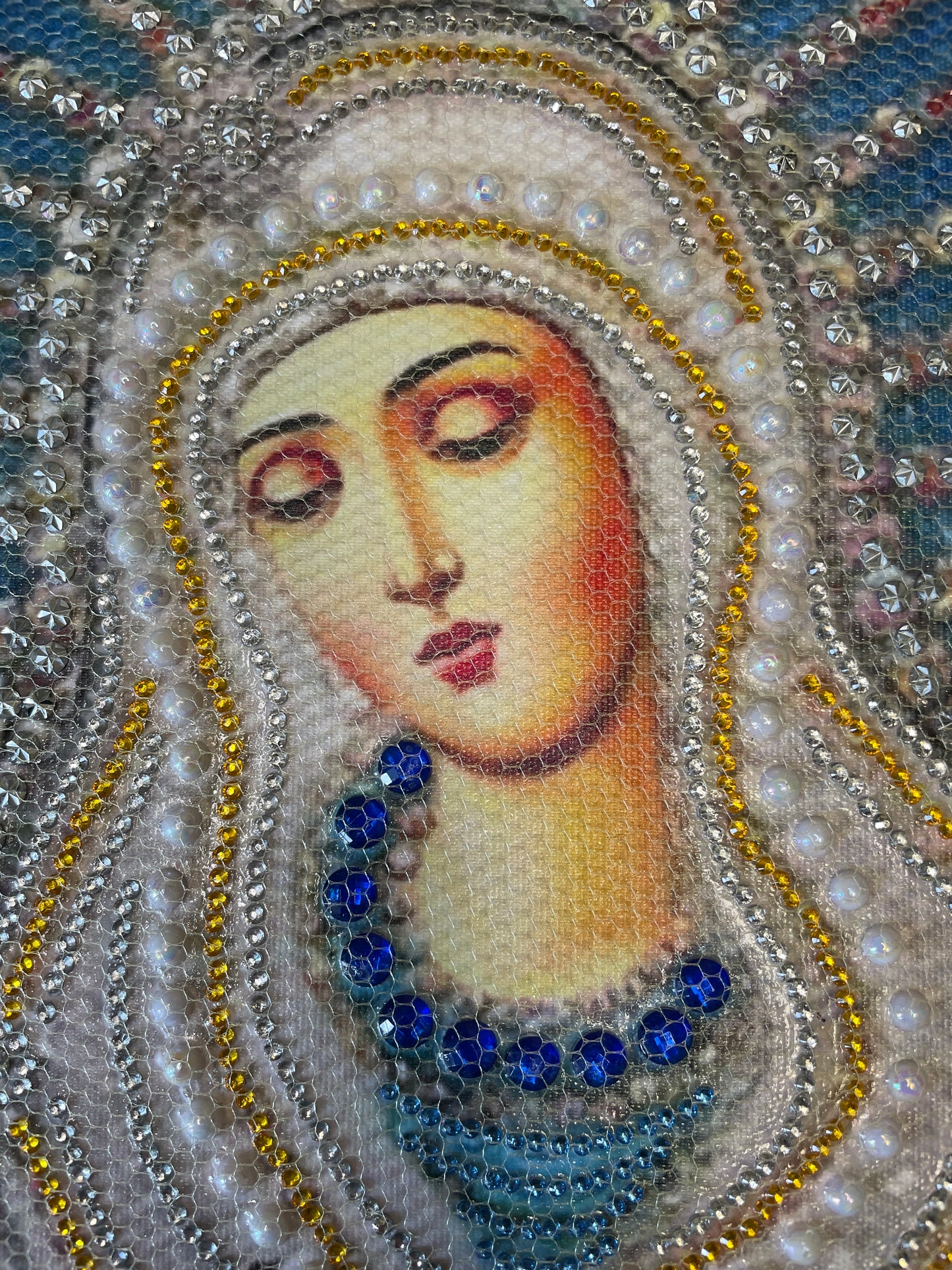 Cadre de la Vierge perlée bleu