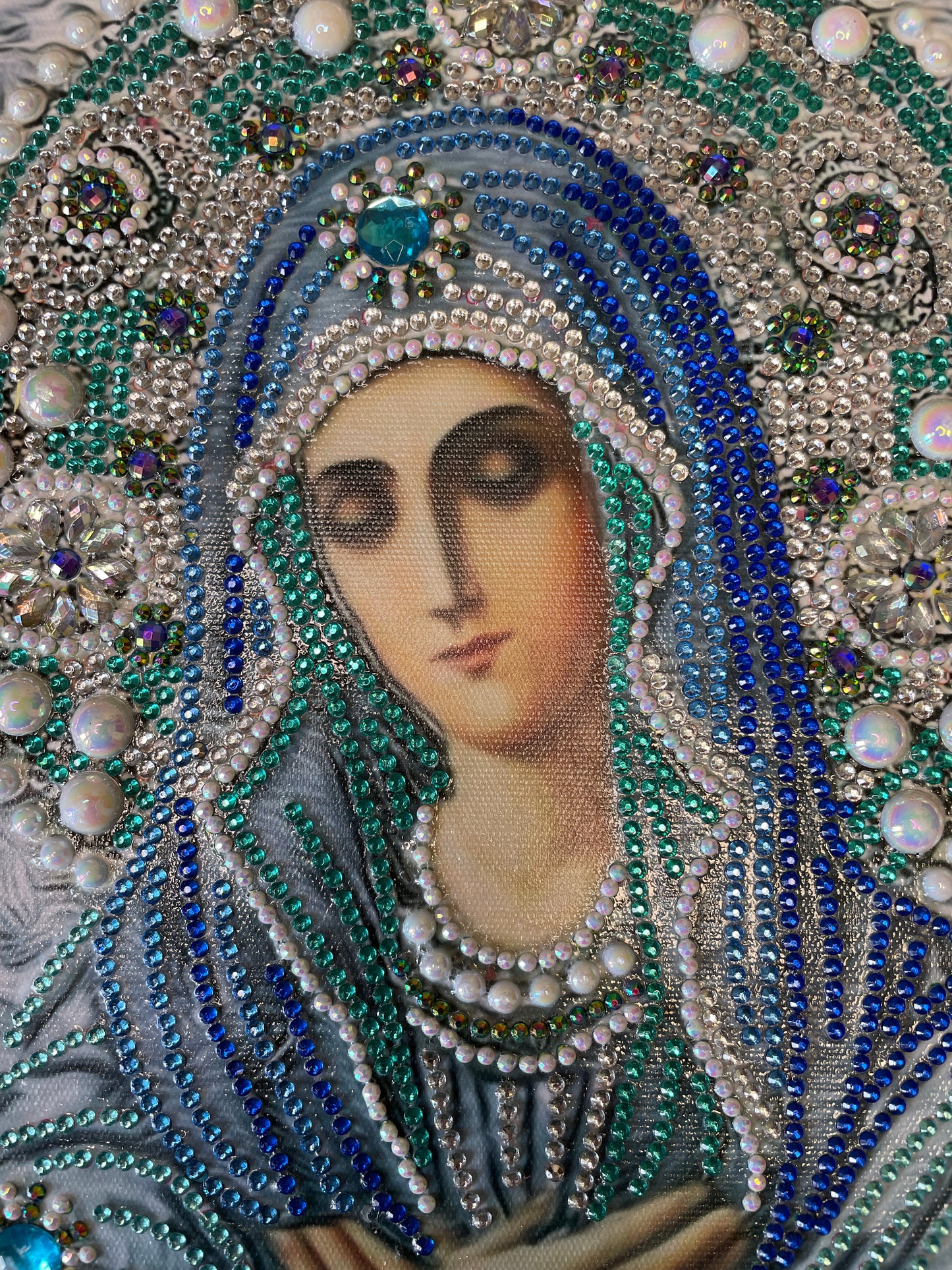 Cadre de la Vierge perlée bleu, vert, argent
